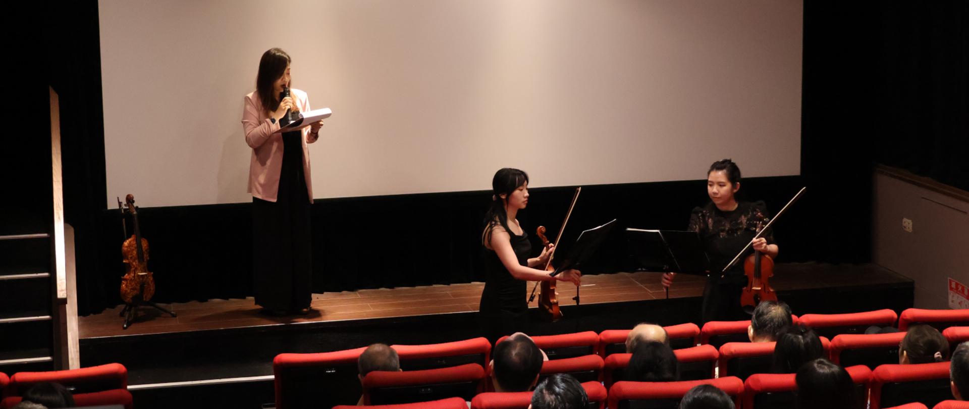 The beginning of the recital during the "Bomsori x Bacewicz" event