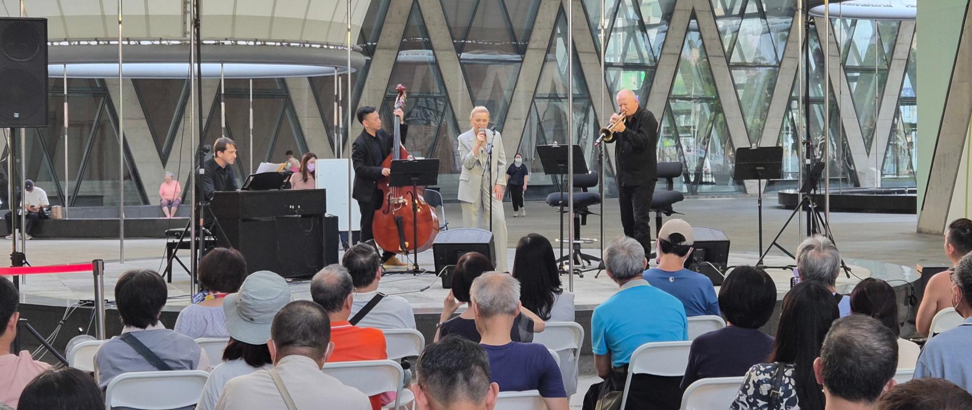 Koncert plenerowy kwartetu Anny Marii Jopek w DaDong Arts Center, Kaohsiung