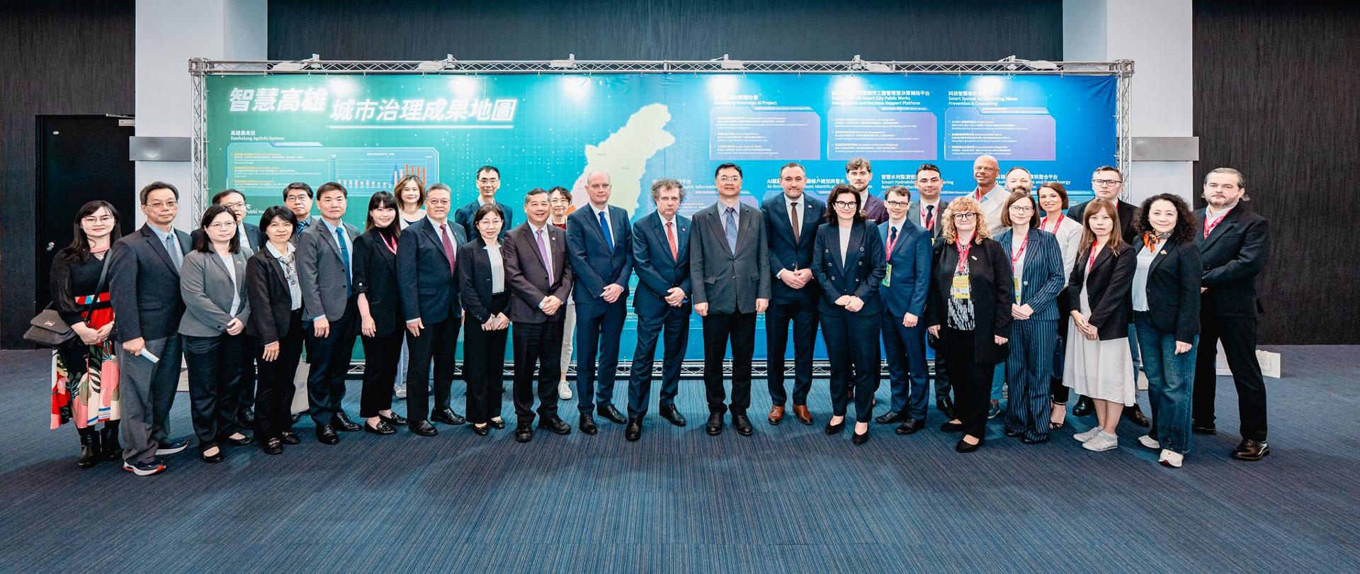 波蘭代表團與高雄市政府官員會面