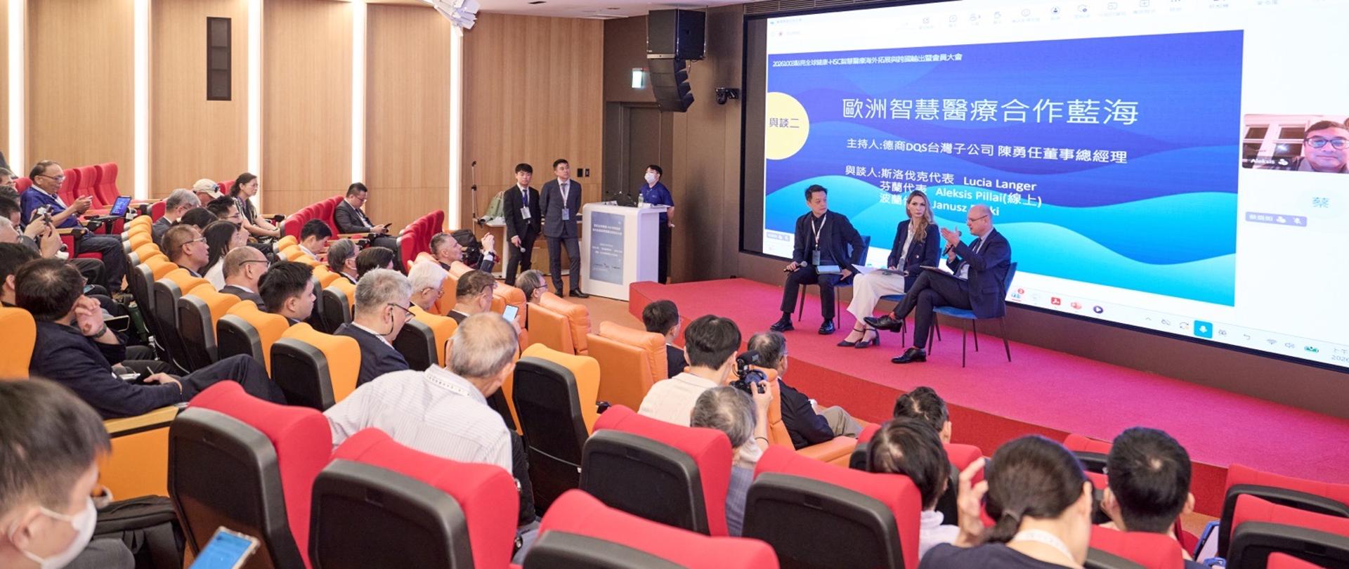 Mr. Janusz Bilski, Director of the Polish Office in Taipei, speaks at the forum